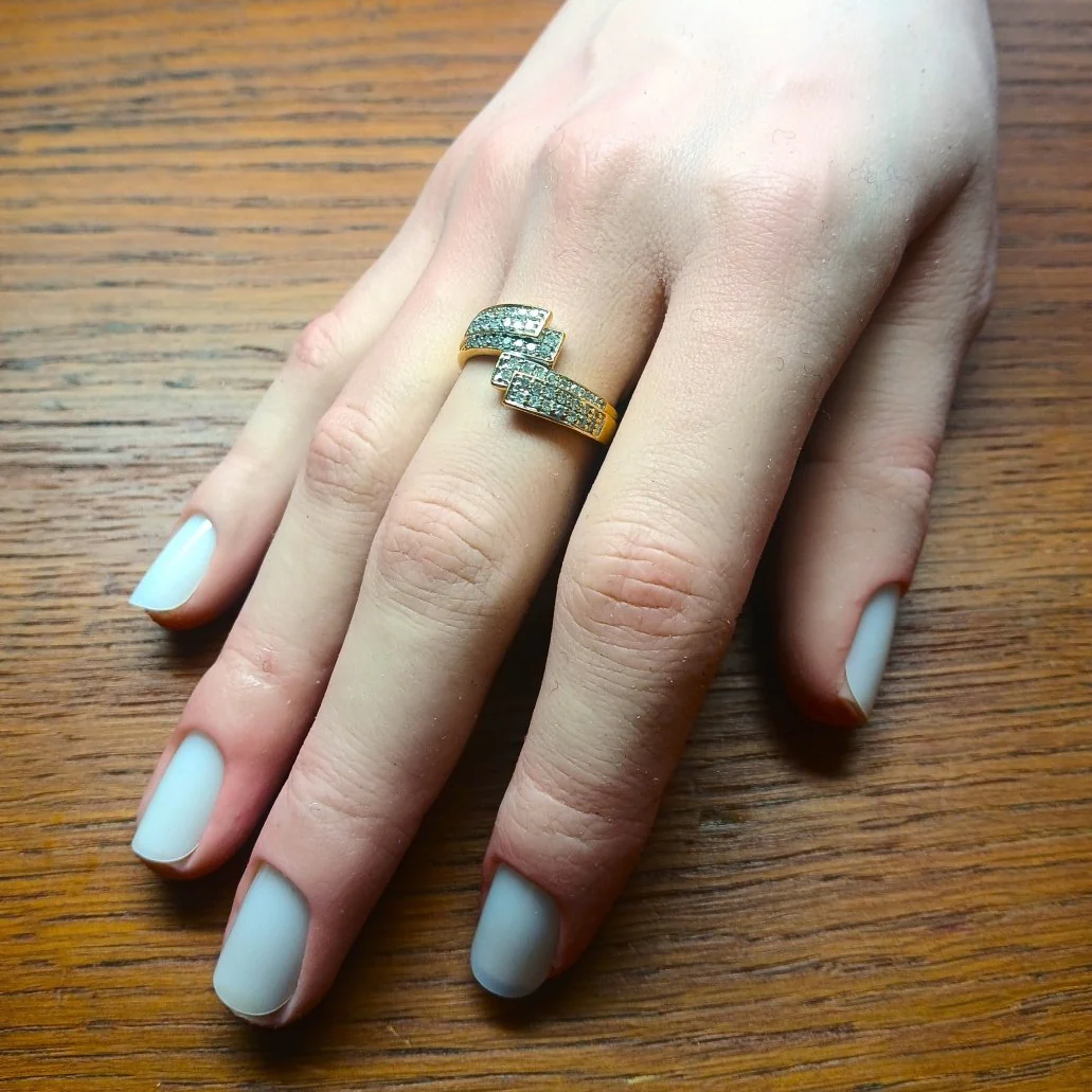 Bague Bandeau en or jaune et diamants - Image 2