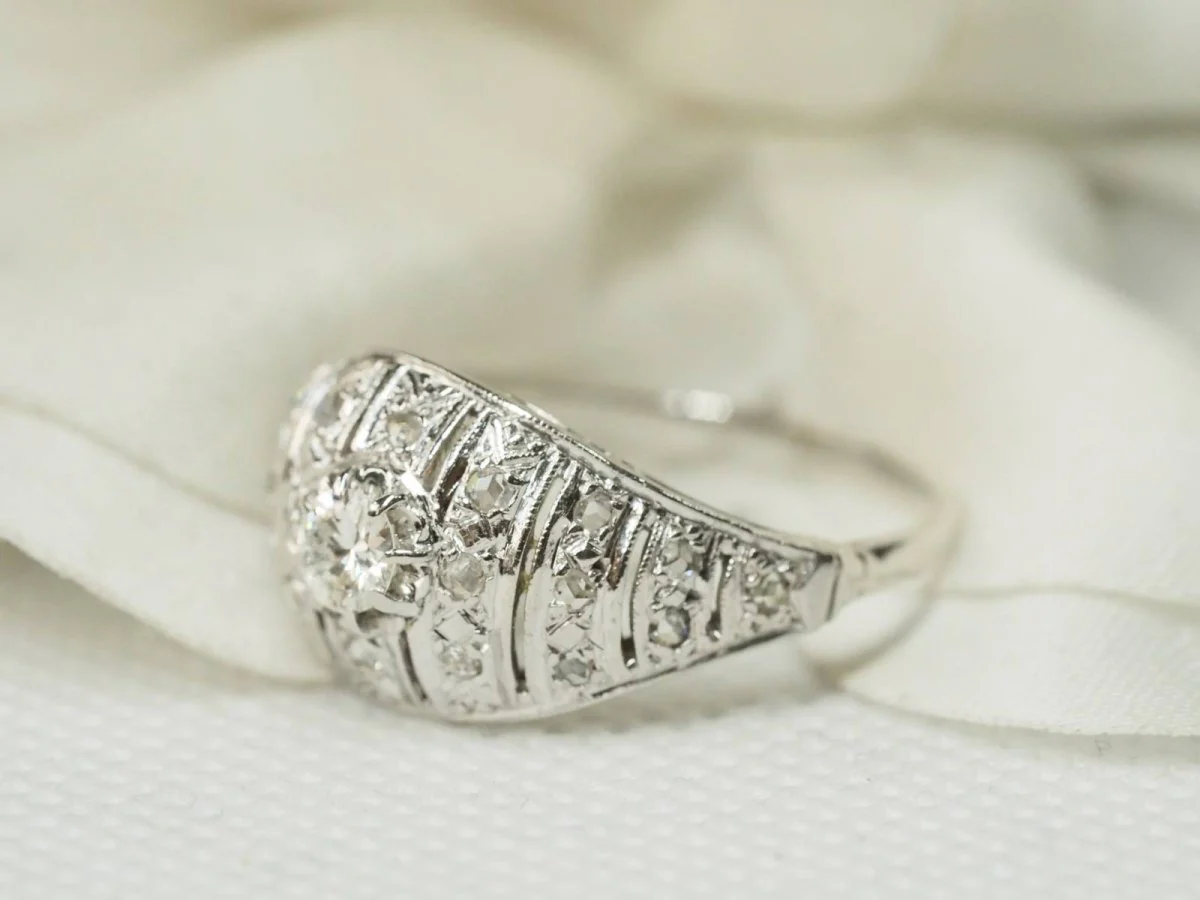 Bague Dôme en or blanc et diamants - Image 3