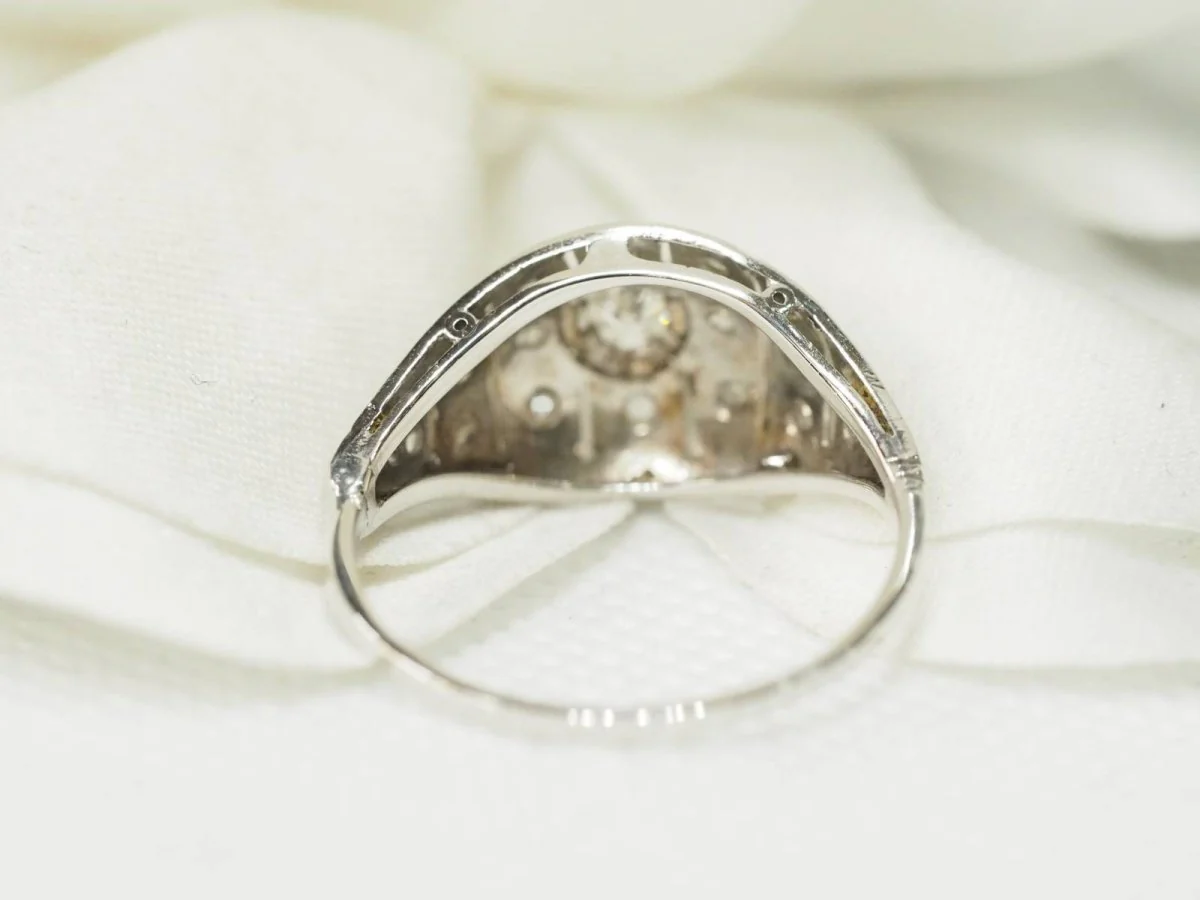 Bague Dôme en or blanc et diamants - Image 4