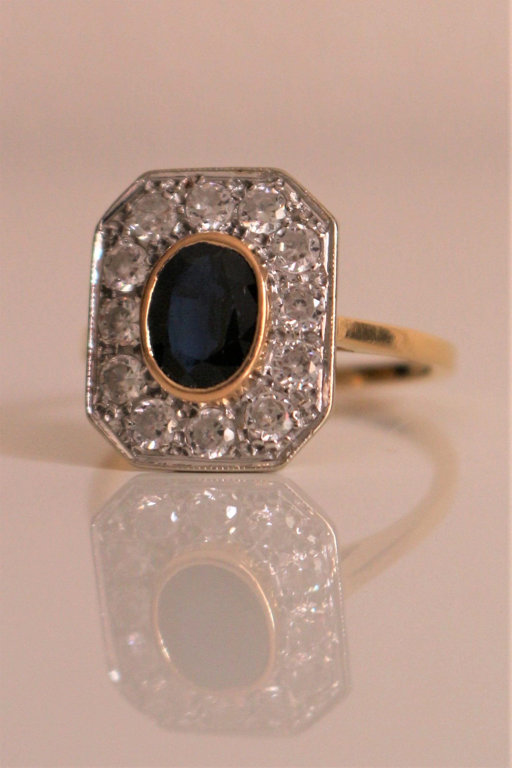 Bague Art Déco Saphir à Pans Coupés - Image 3