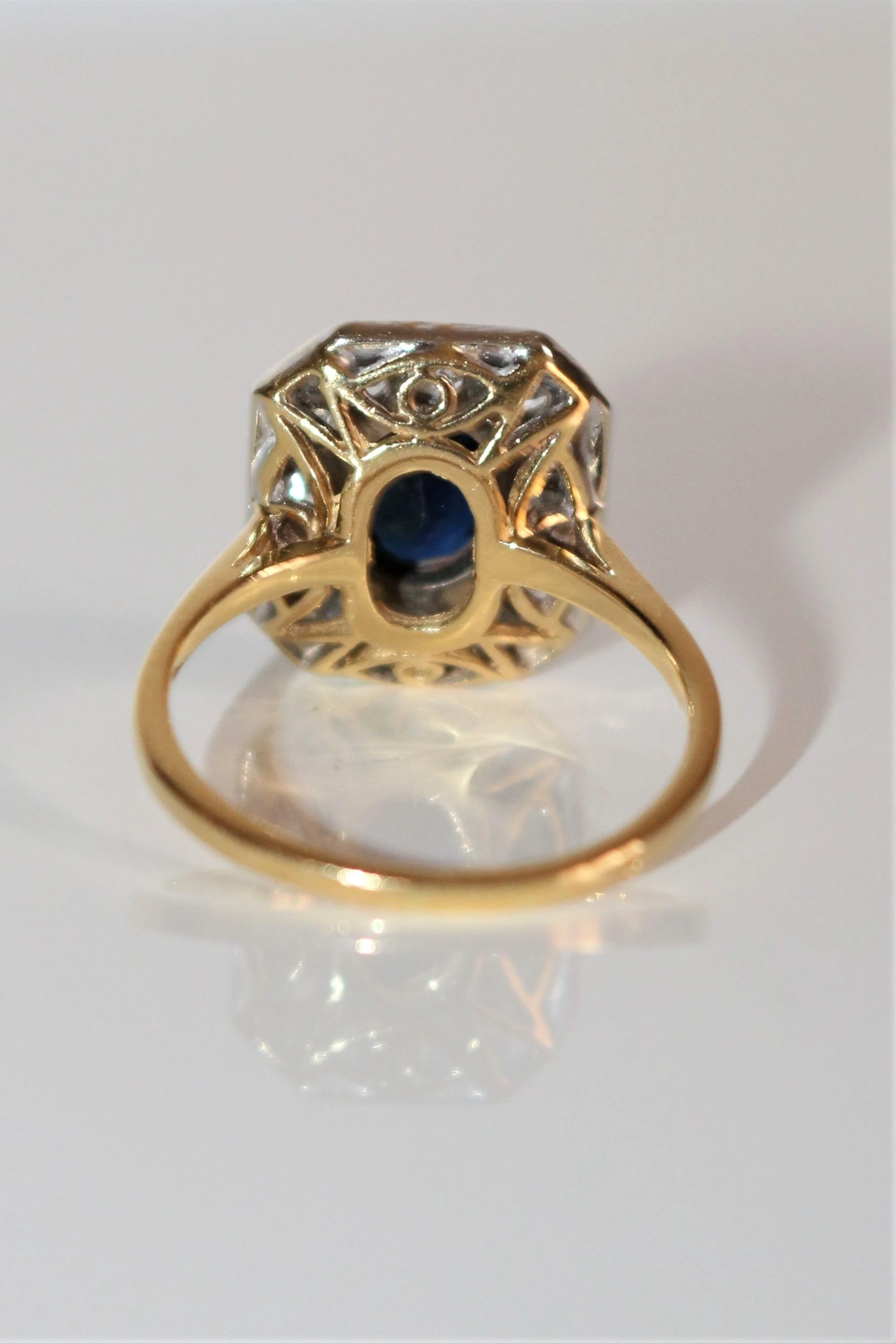 Bague Art Déco Saphir à Pans Coupés - Image 4