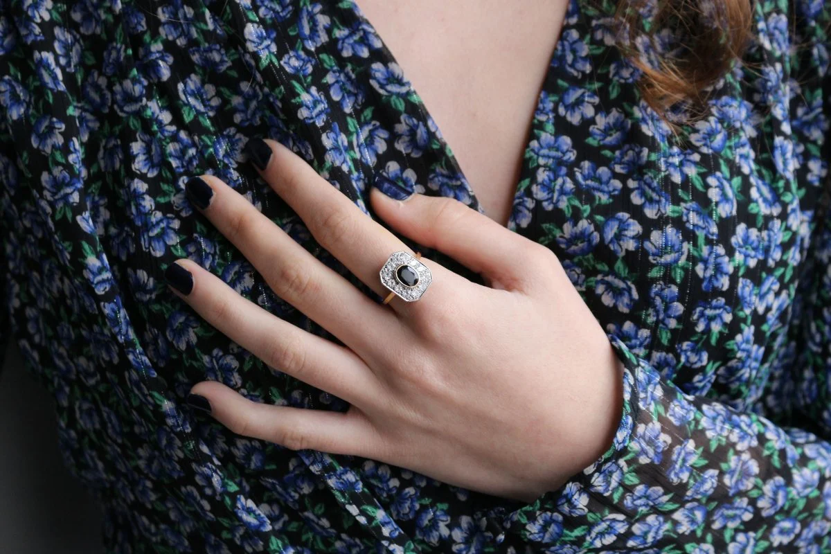 Bague Art Déco Saphir à Pans Coupés - Image 9
