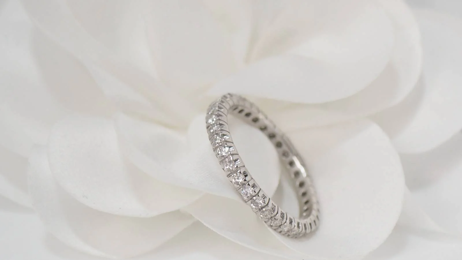 Alliance en or blanc et diamants (0,90carat) - Image 3