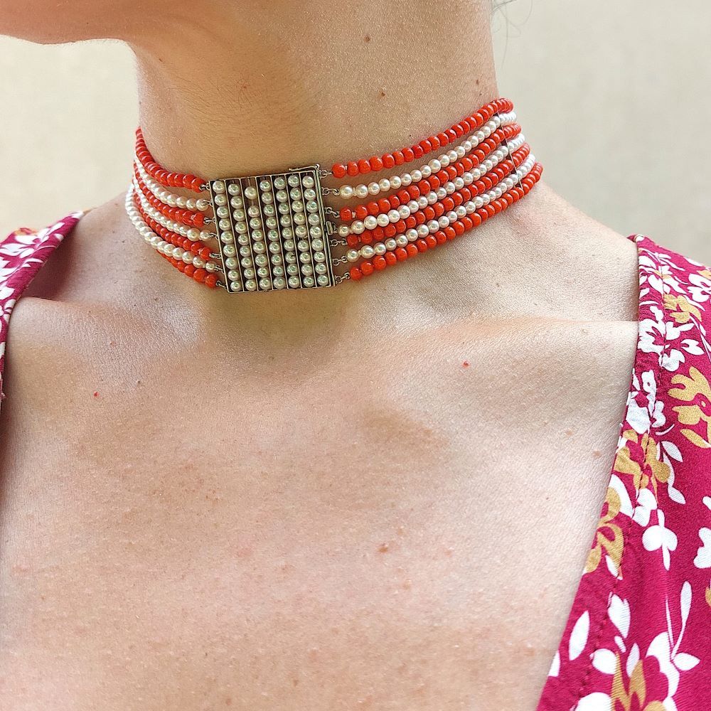 Collier ras de cou, en or blanc, corail et perles - Image 6