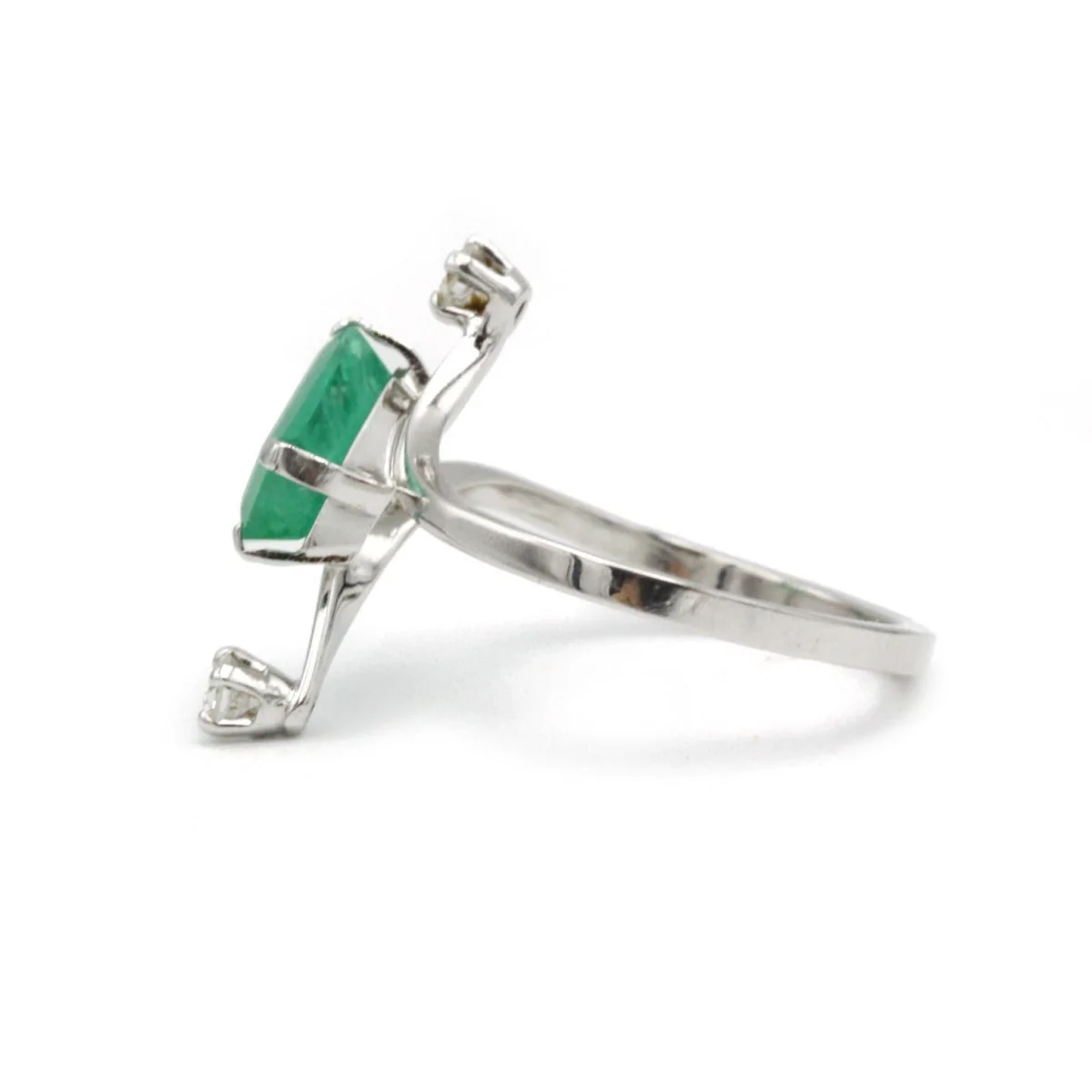 Bague en or blanc, émeraude et diamant - Image 3