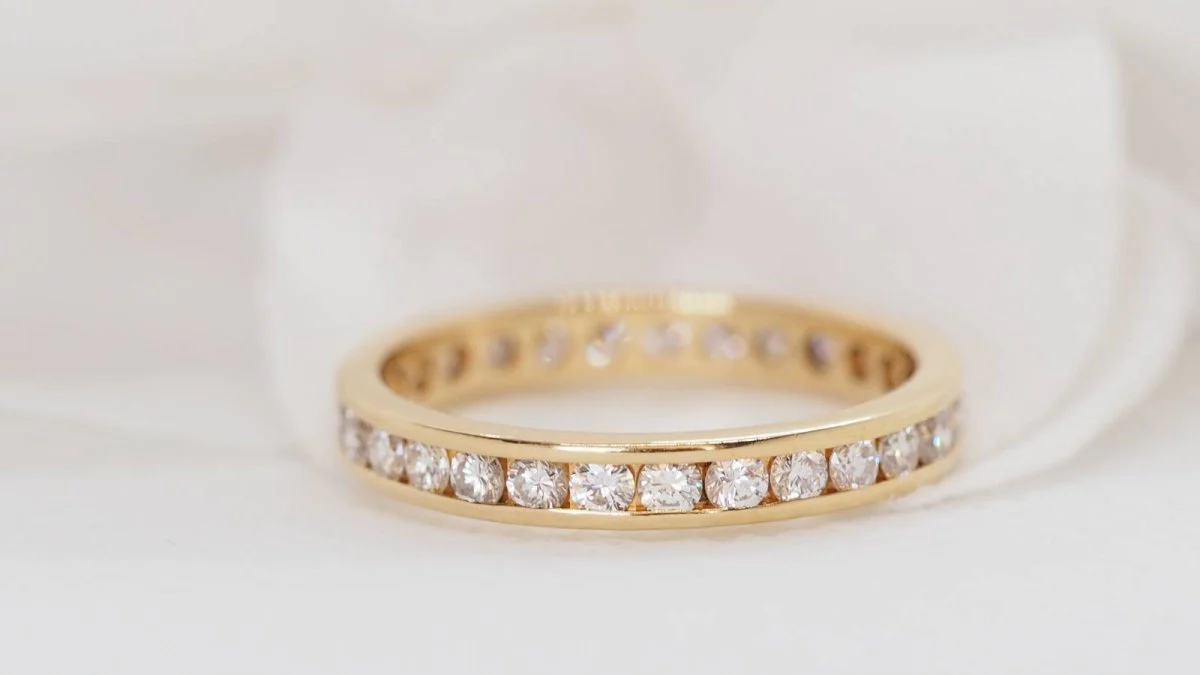 Bague Alliance en or jaune et diamants - Image 6