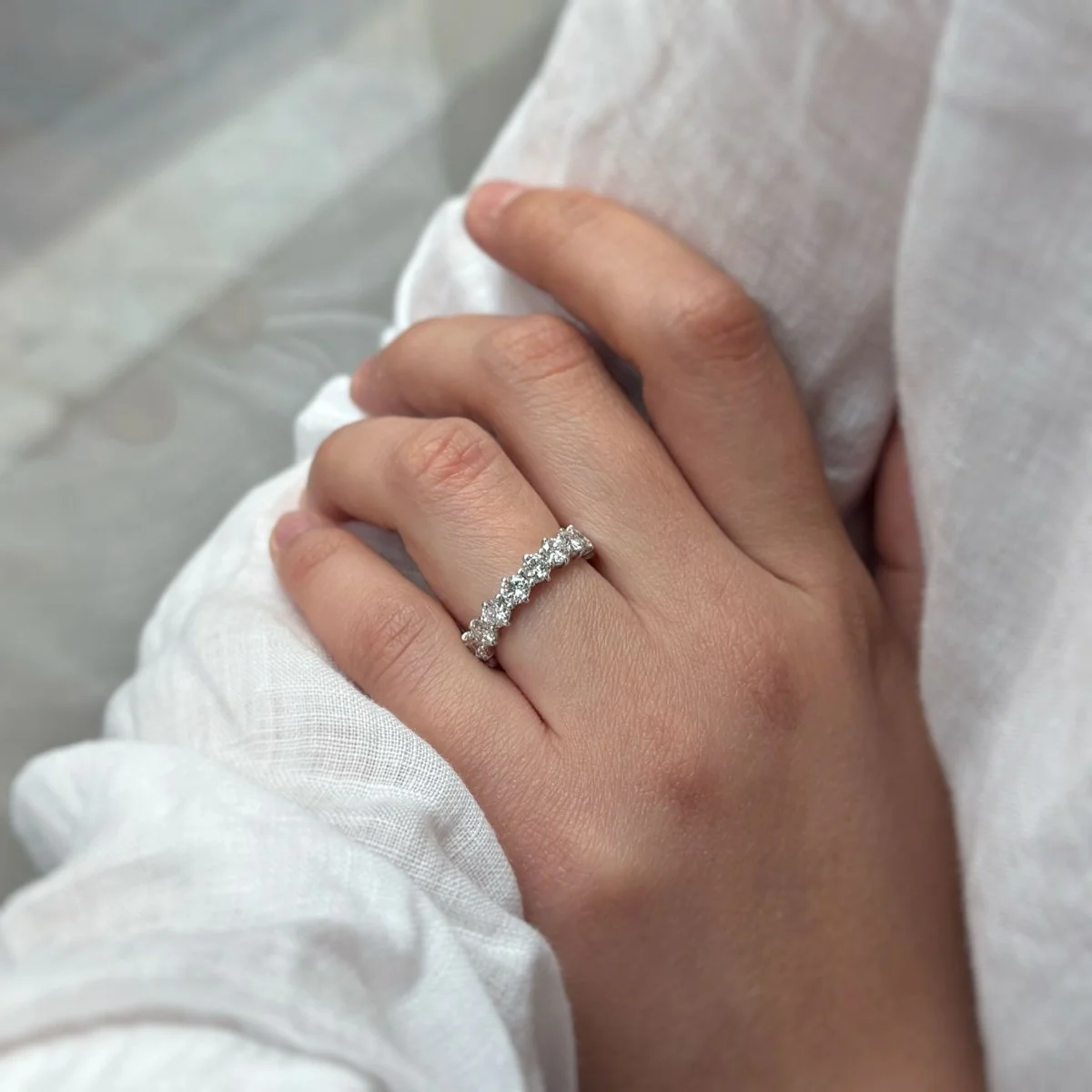 Bague Alliance en or blanc et diamants - Image 2