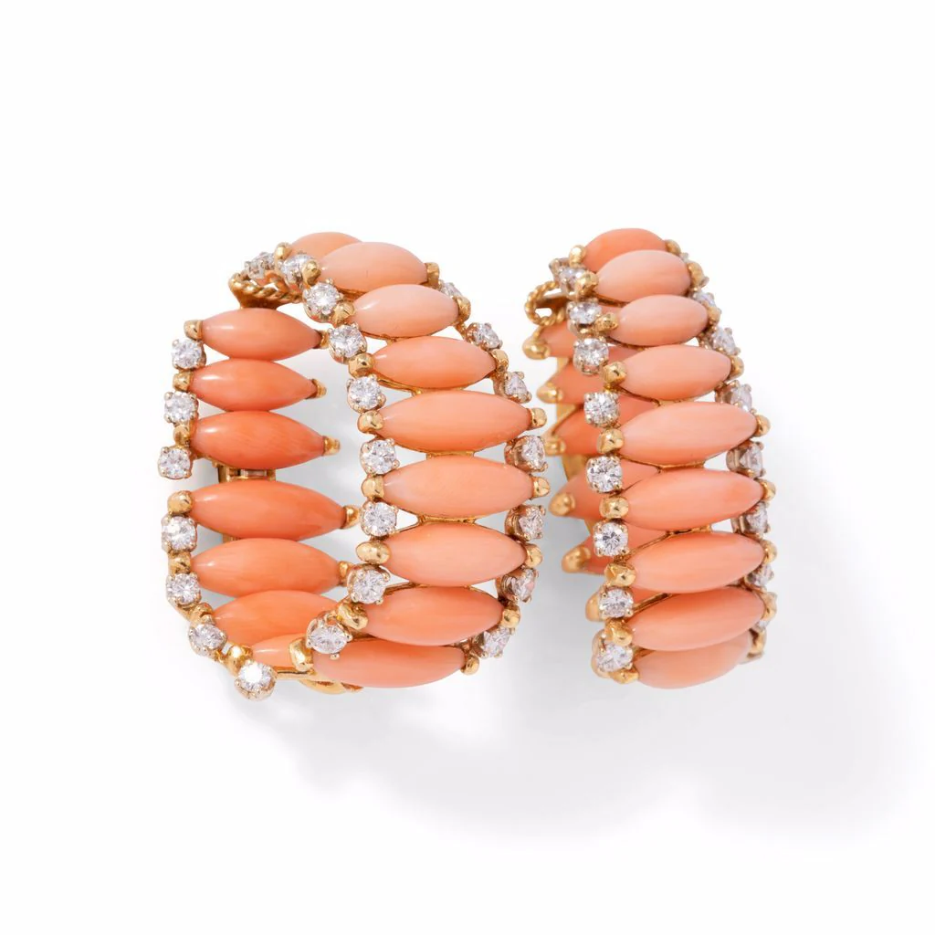 Boucle d'oreilles en or jaune, corail et  diamants - Image 2
