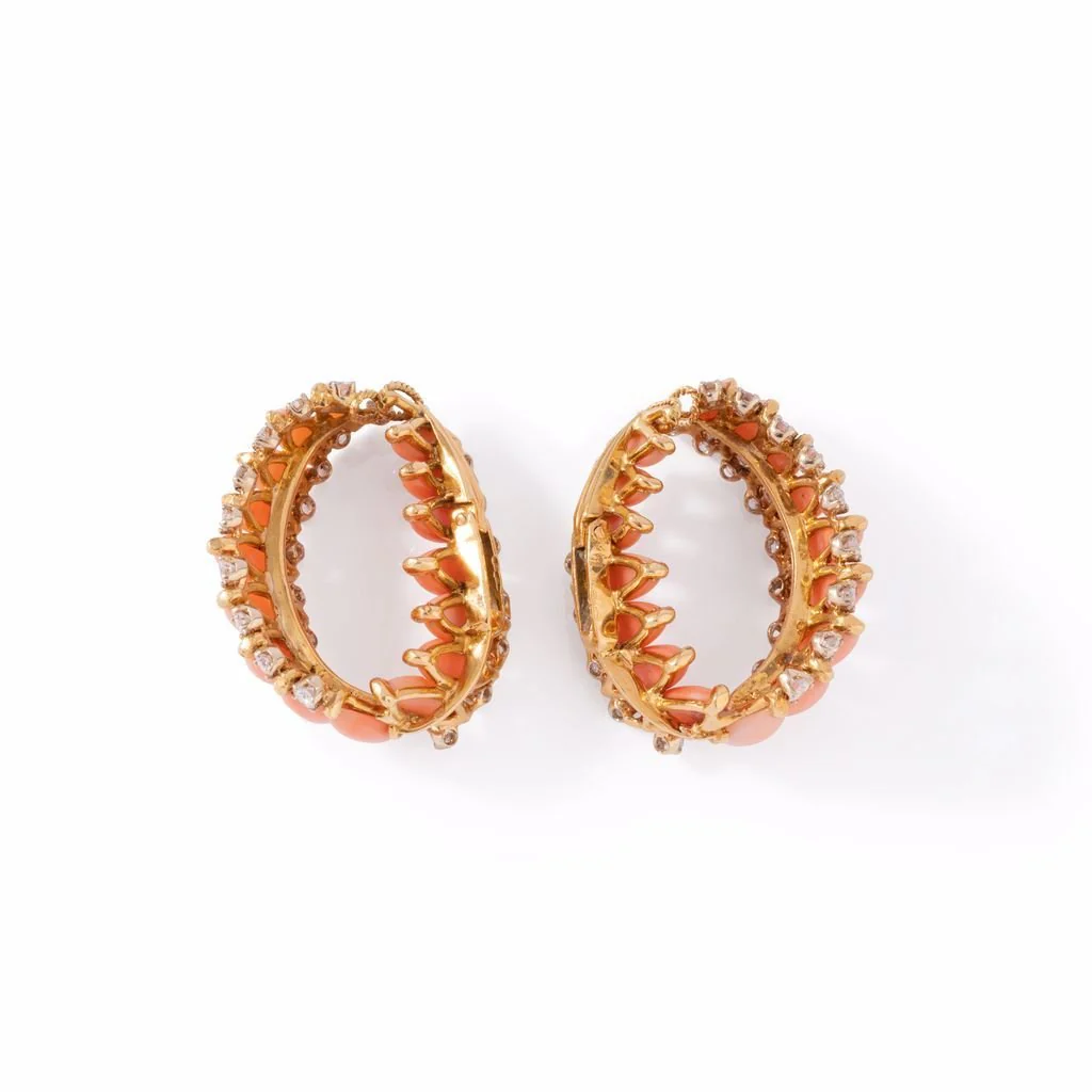 Boucle d'oreilles en or jaune, corail et  diamants - Image 3