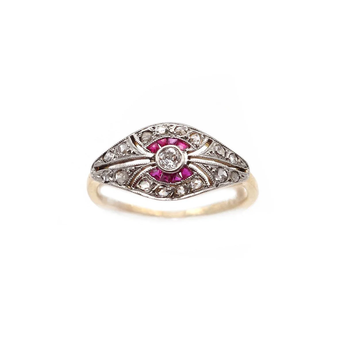 Bague en or jaune, platine, rubis et diamants