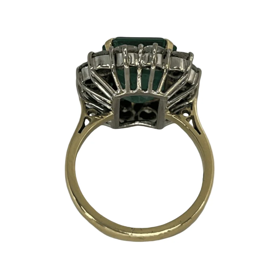 Bague Entourage en or jaune, émeraude et diamants - Image 4