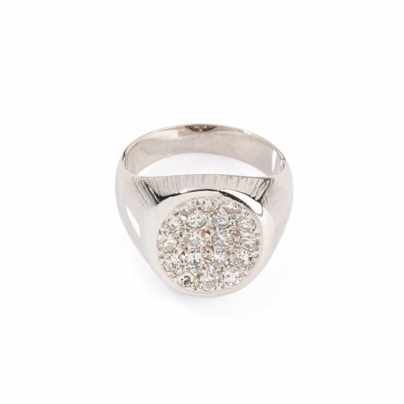 Bague chevalière en or blanc pavée de diamants