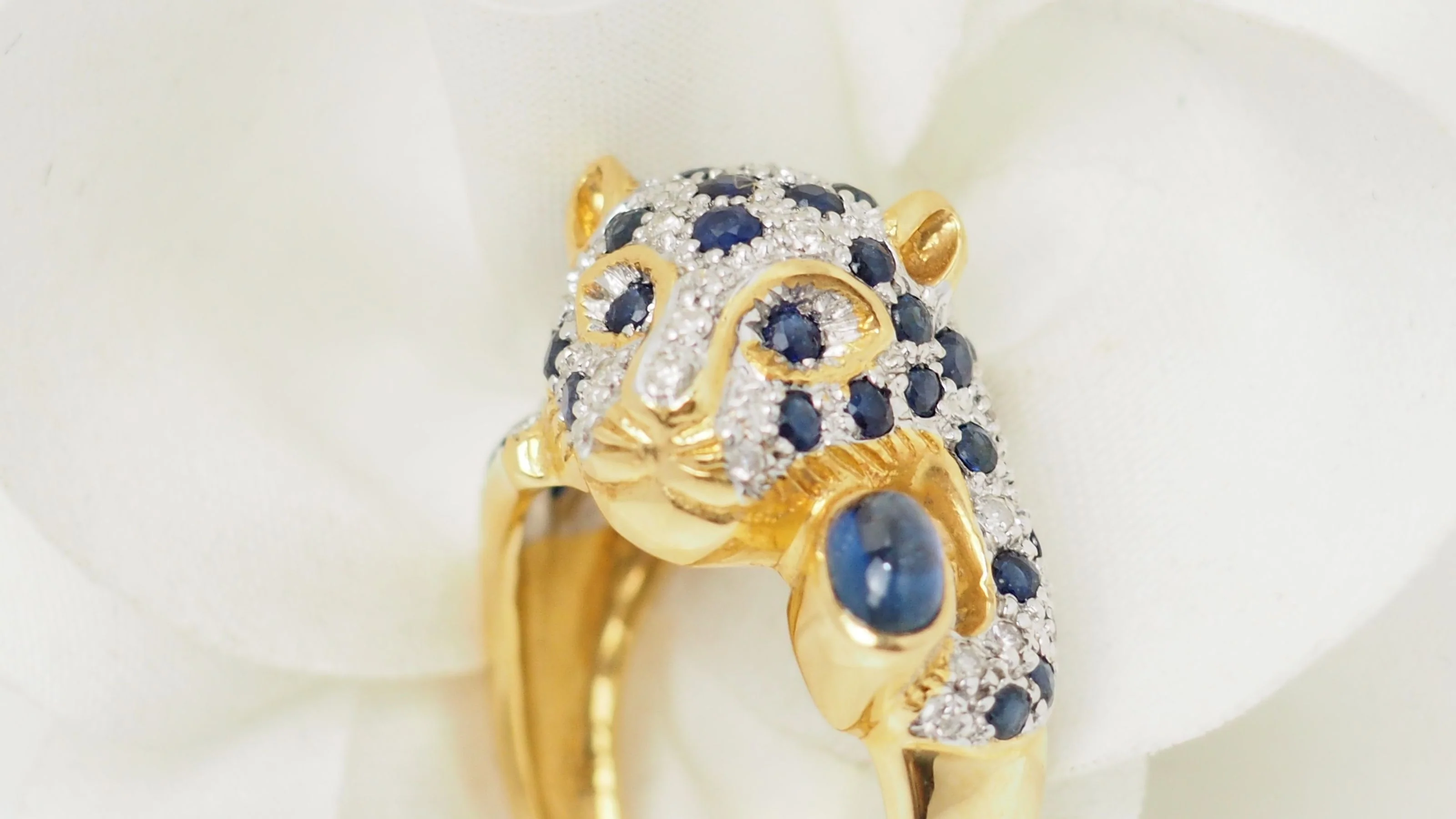 Bague Panthère en or jaune, saphirs et diamants - Image 10