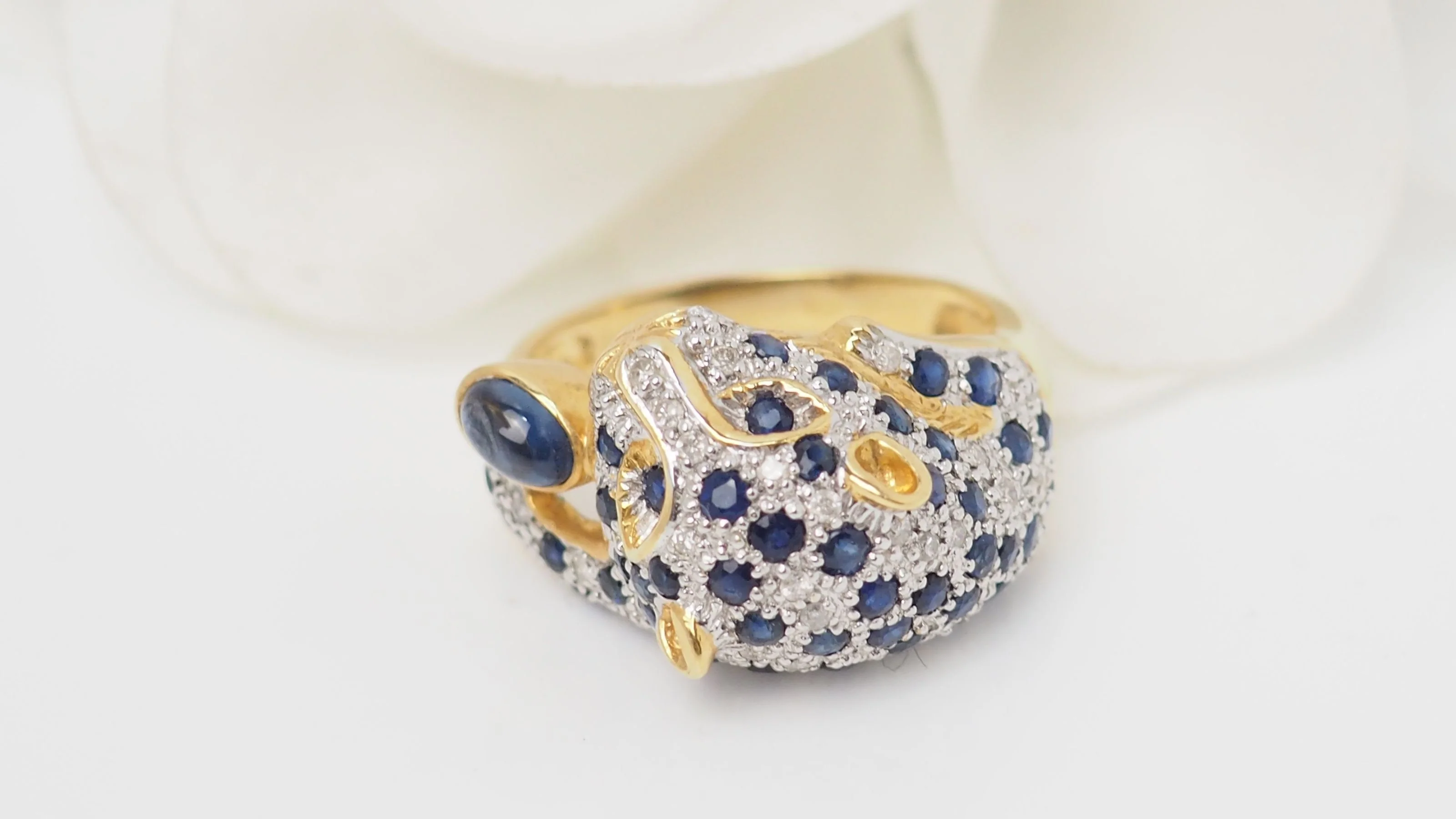 Bague Panthère en or jaune, saphirs et diamants - Image 6