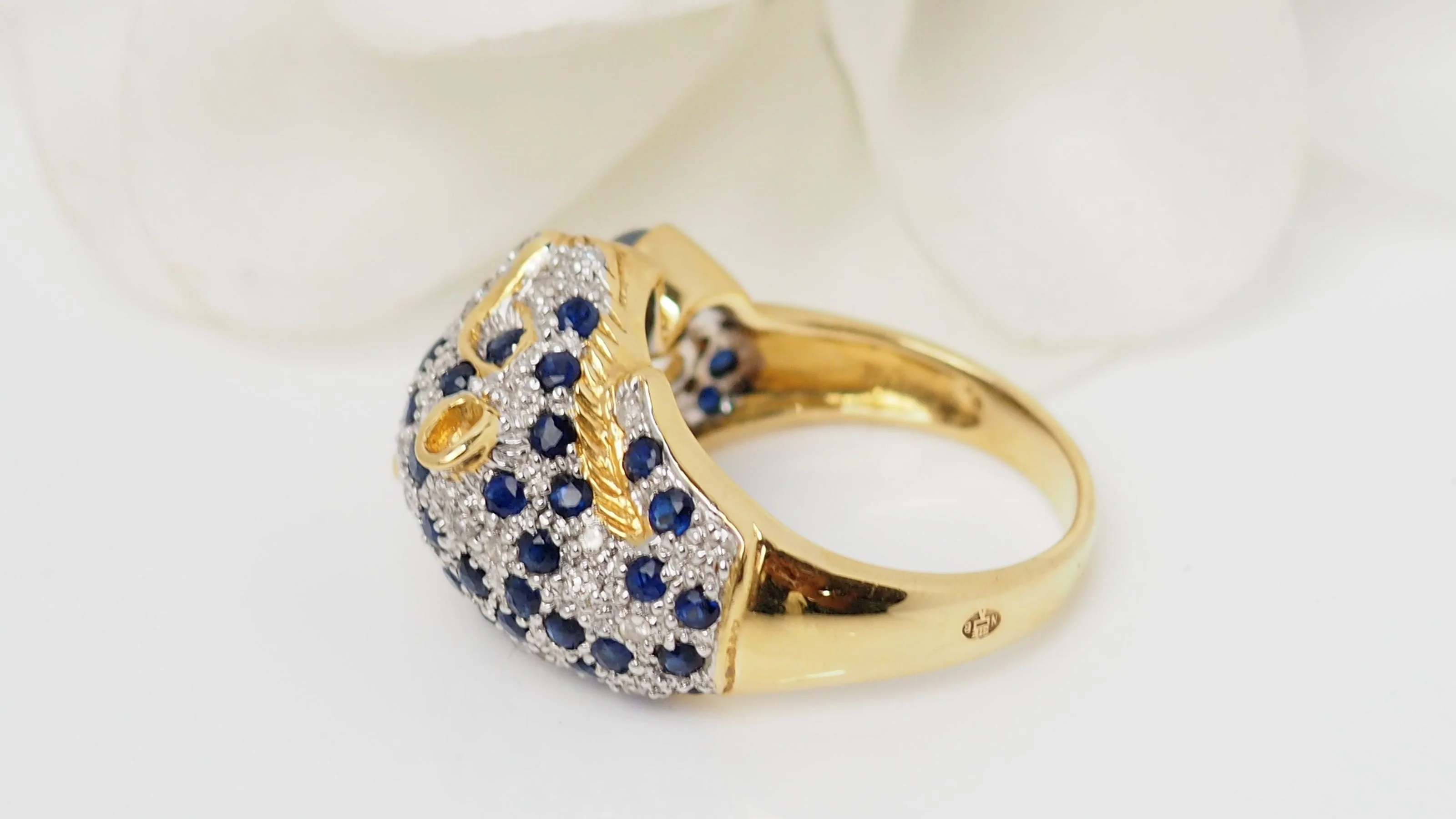 Bague Panthère en or jaune, saphirs et diamants - Image 8