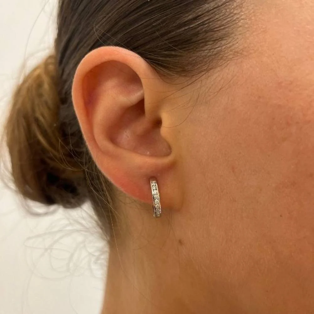 Boucles d'oreilles créoles en or et diamants - Image 2