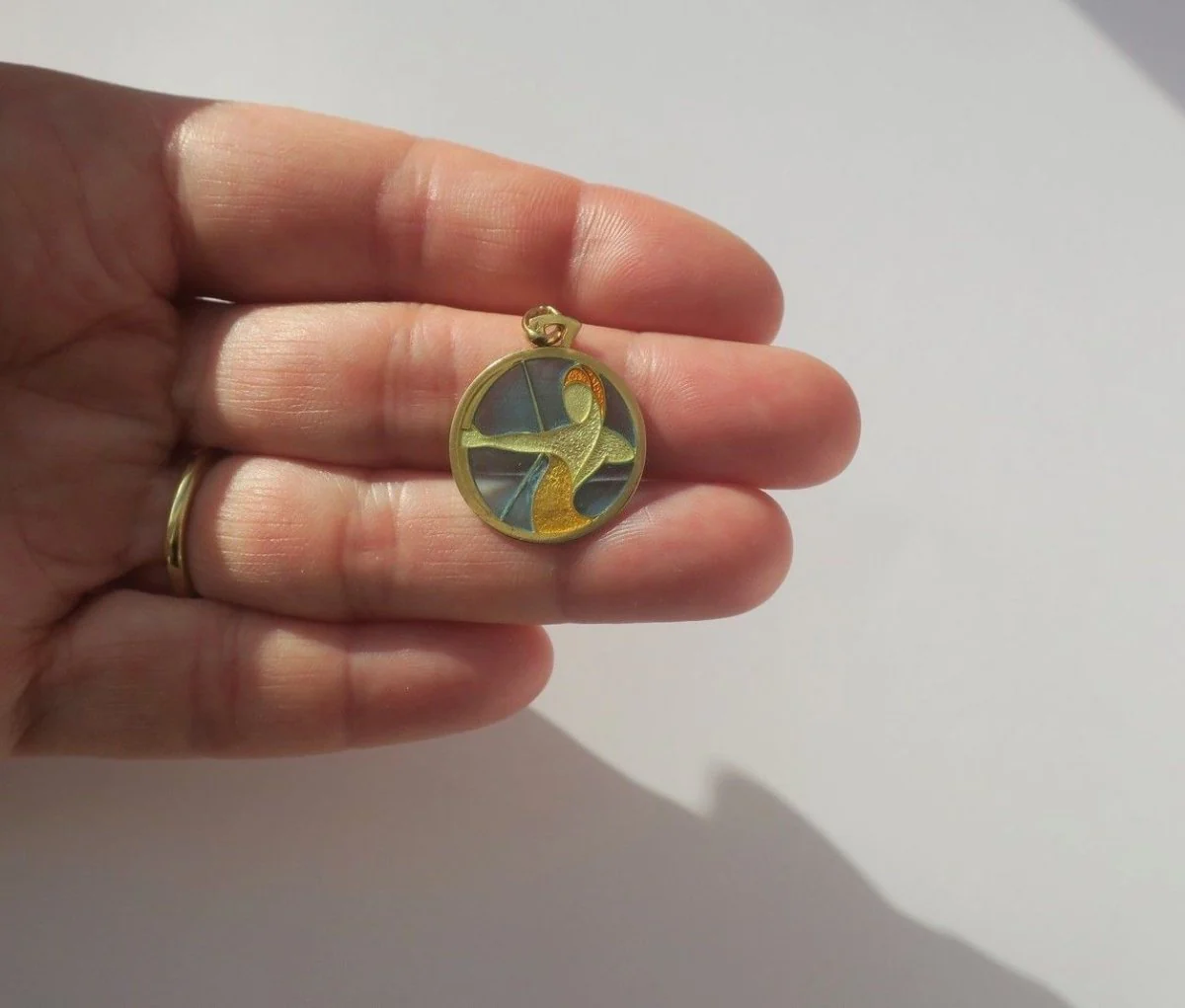 CARTIER - Rare pendentif Sagittaire Email plique-à-jour Or - Image 13
