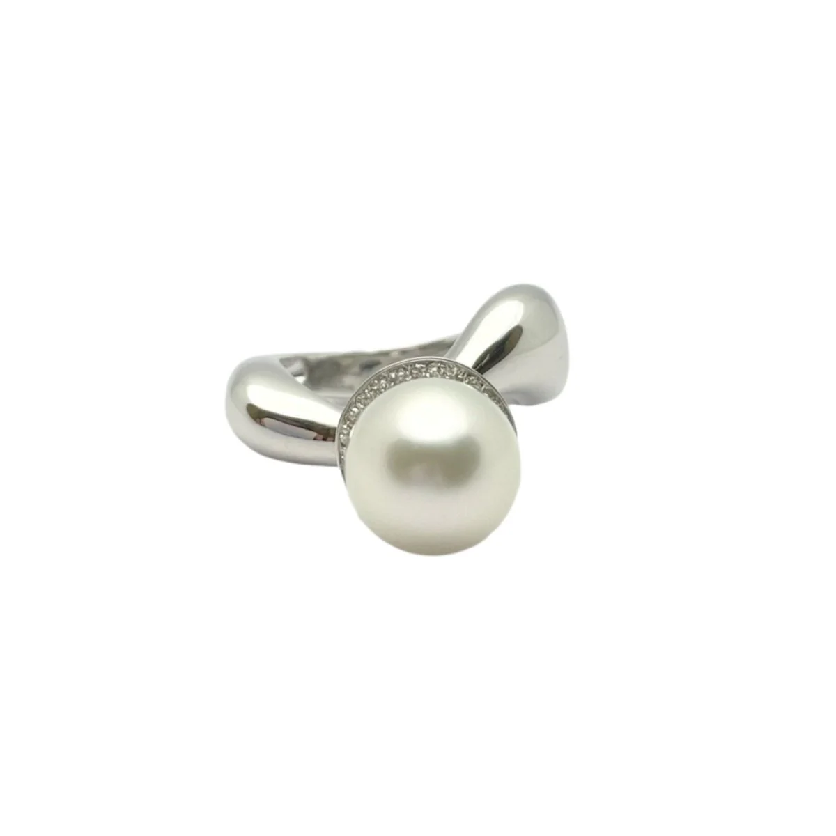 Bague en or blanc diamants et perle