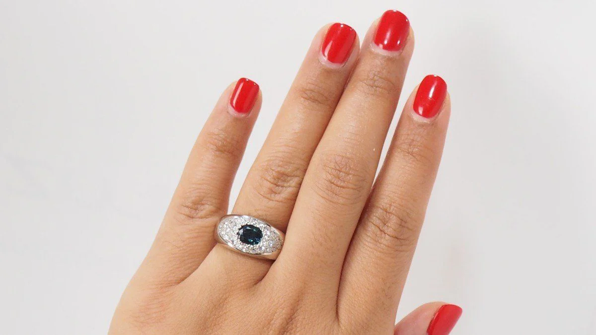 Bague Bandeau en or blanc, saphir et diamants - Image 2