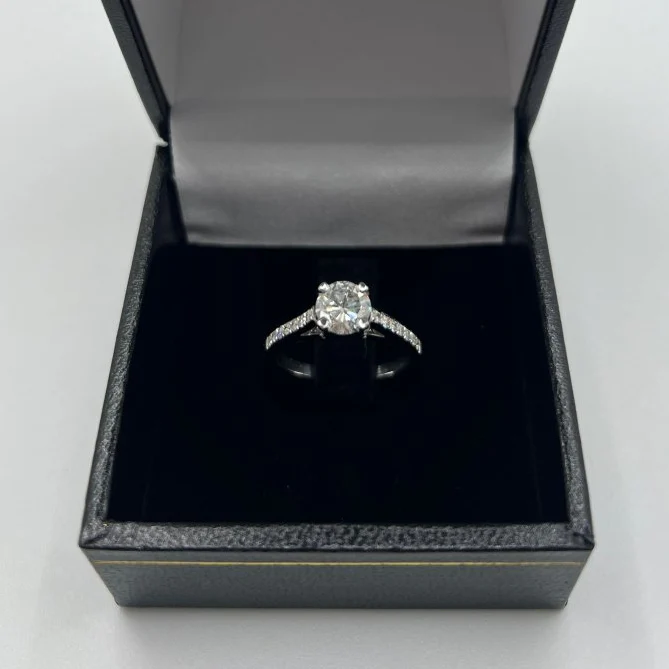 Bague Solitaire en or blanc et diamants - Image 6