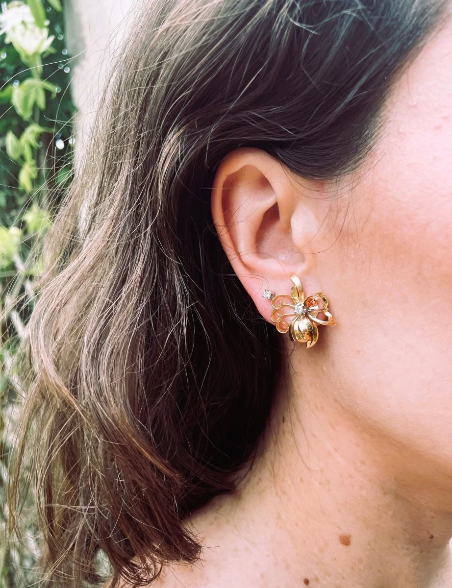 Boucles d'oreilles clips fleur diamants en or jaune et platine - Image 3
