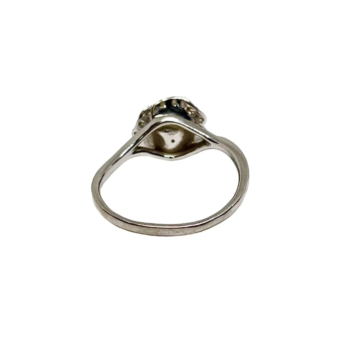 Bague Marguerite en or blanc et diamants - Image 2