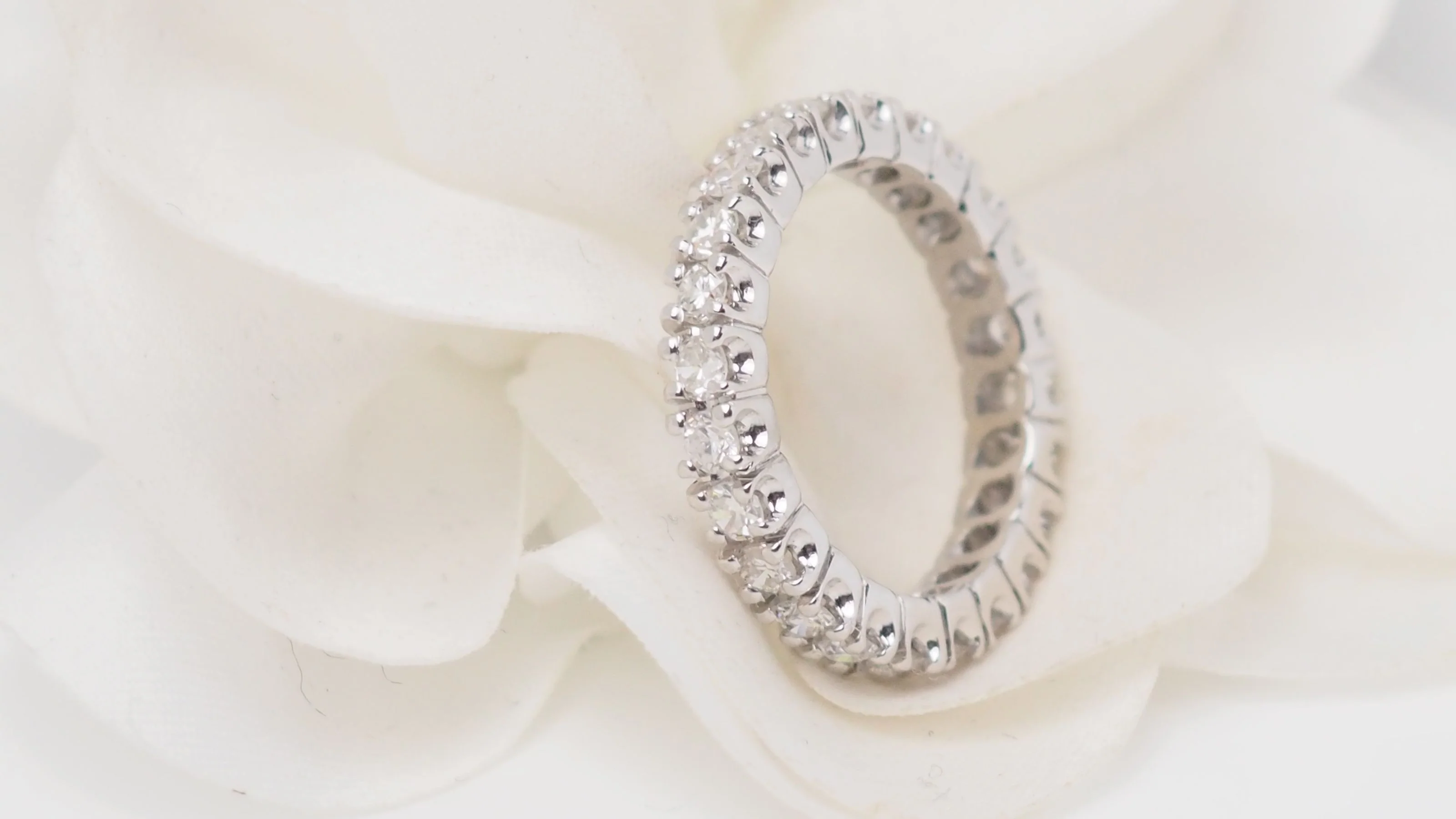 Bague Alliance tour complet en or blanc et diamants 1,20ct - Image 4