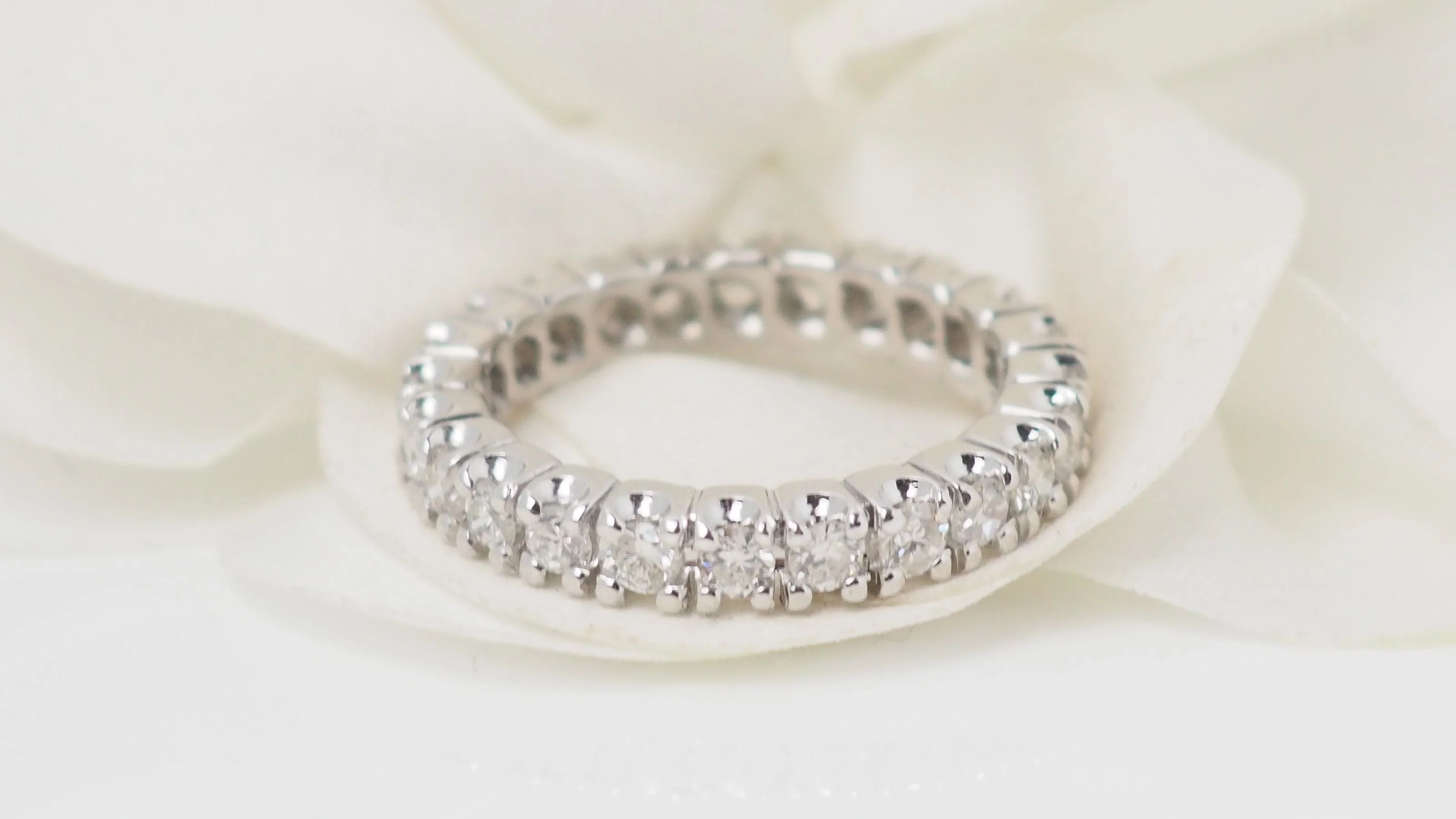Bague Alliance tour complet en or blanc et diamants 1,20ct - Image 5