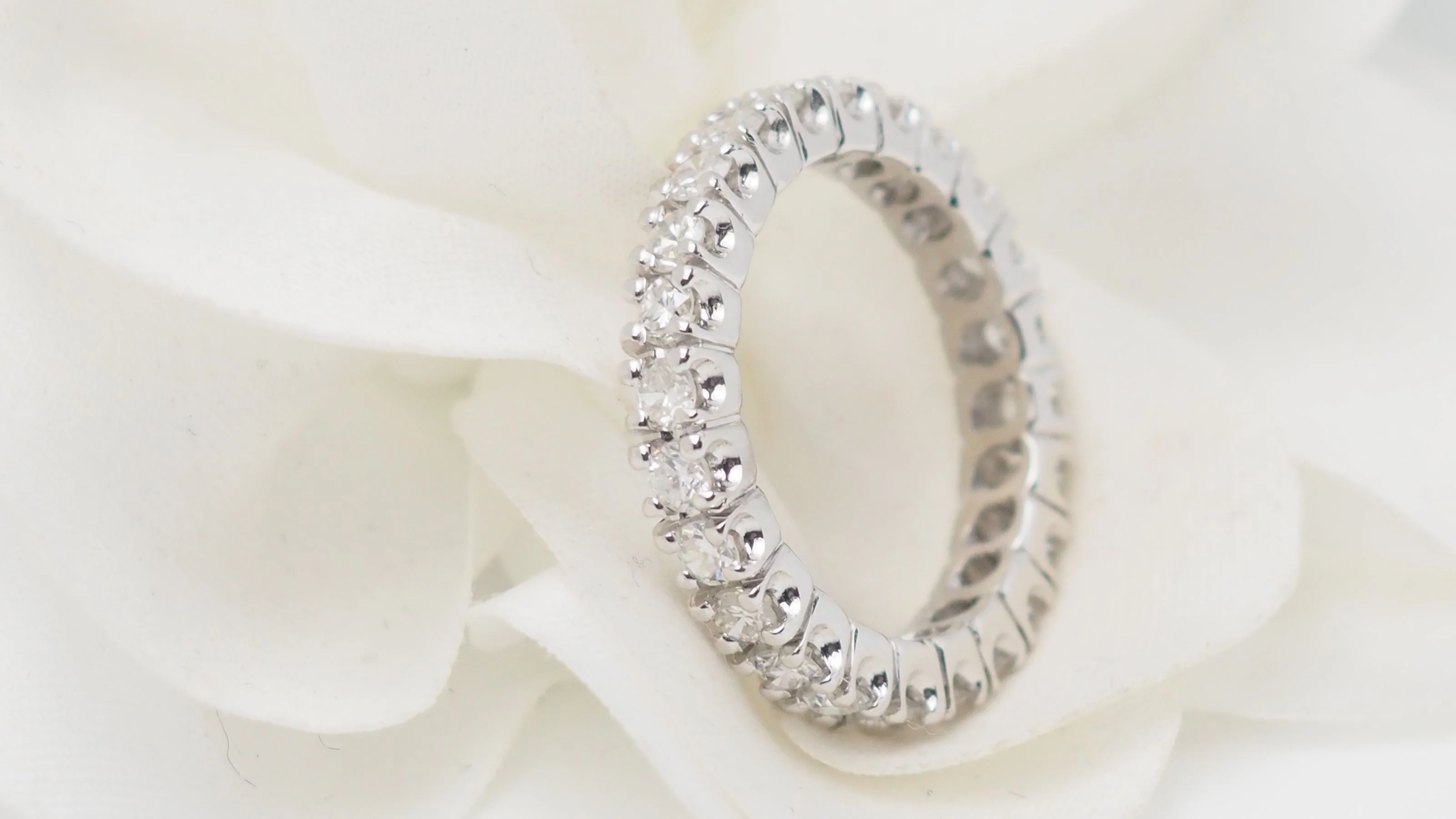 Bague Alliance tour complet en or blanc et diamants 1,20ct - Image 7