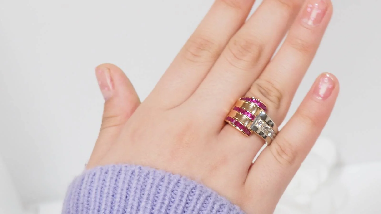Bague en or, diamants et pierres rouges - Image 2