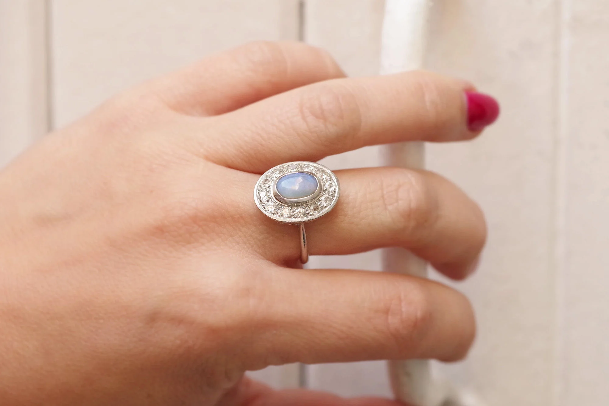 Bague Art Deco opale diamants en platine - Image 2