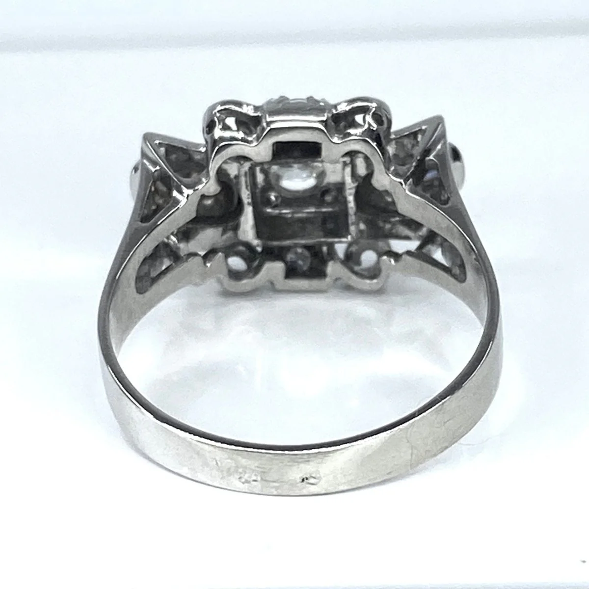 Bague Tank en or blanc et diamants - Image 6