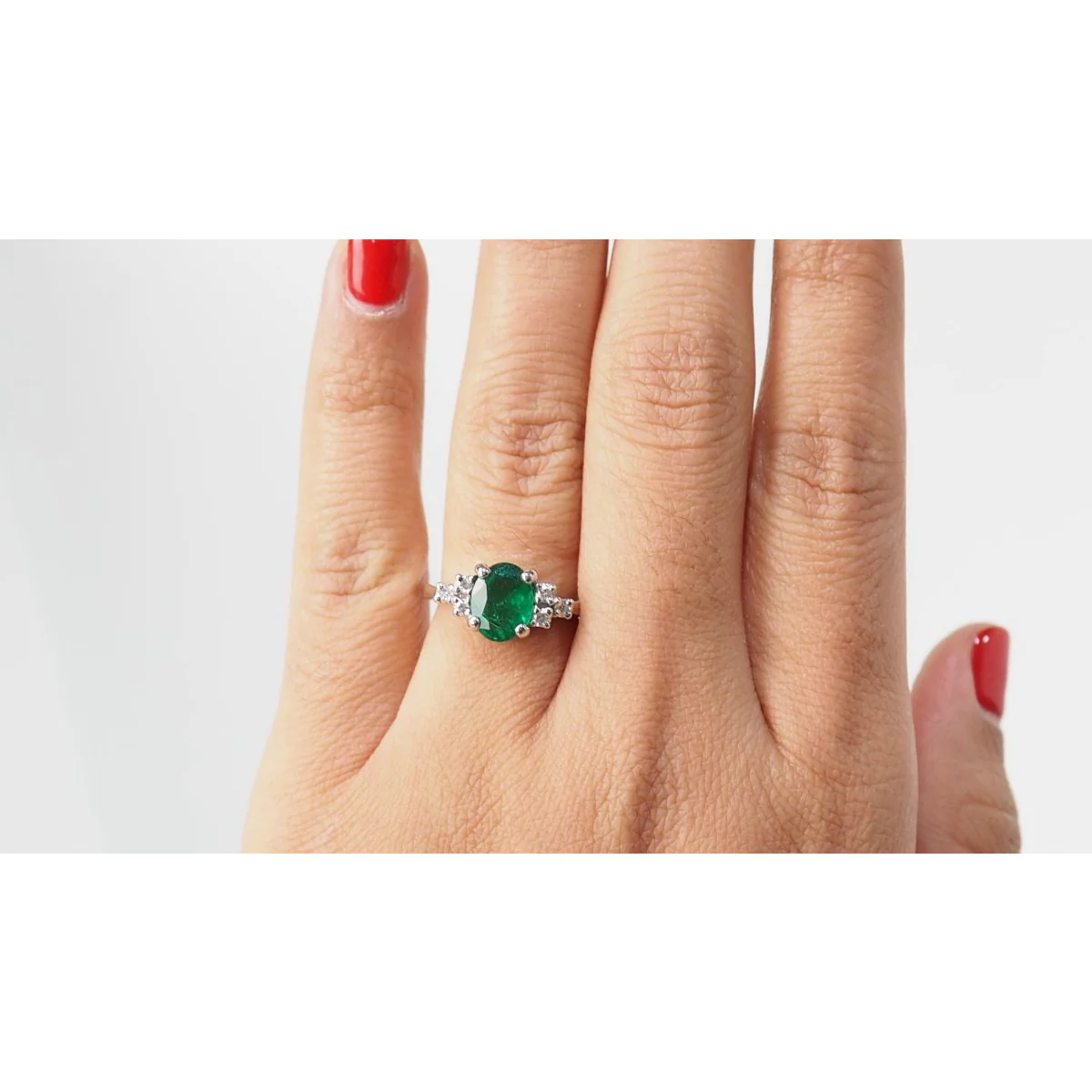 Bague en or blanc, émeraude et diamants - Image 11
