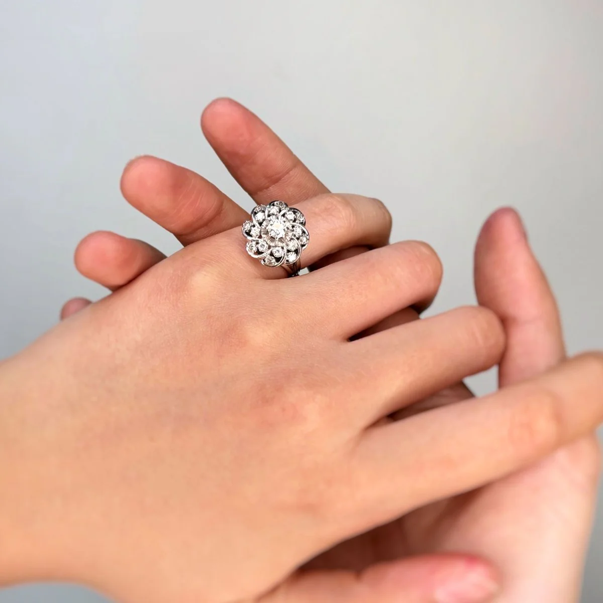 Bague Marguerite - Or blanc, Platine & Diamants - Image 5