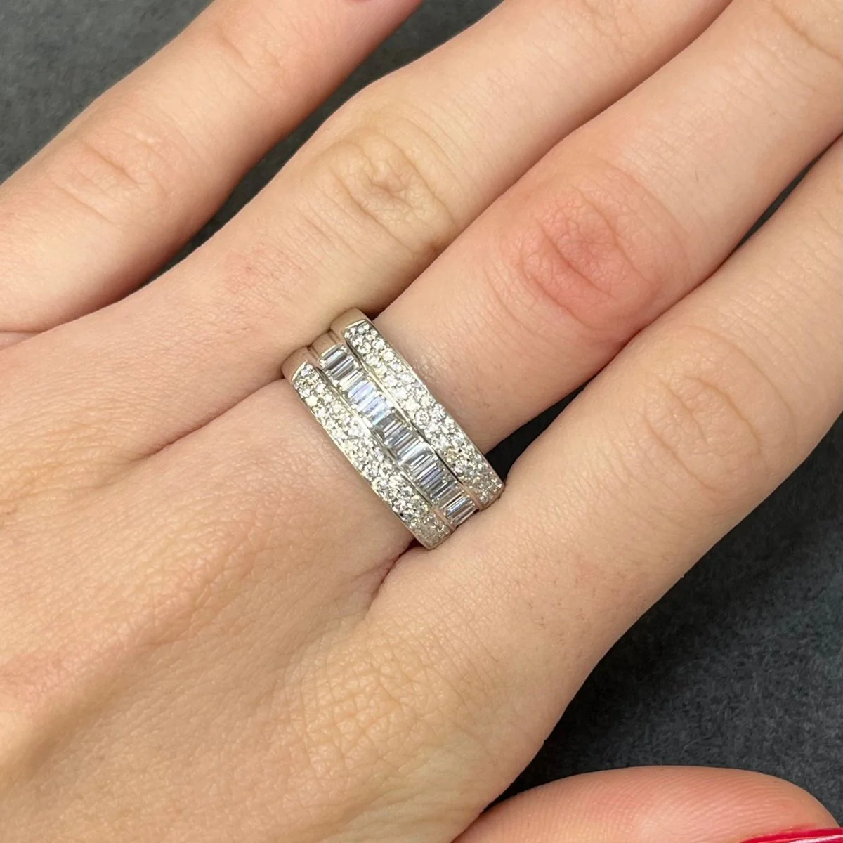 Bague Alliance en or blanc et diamants - Image 2