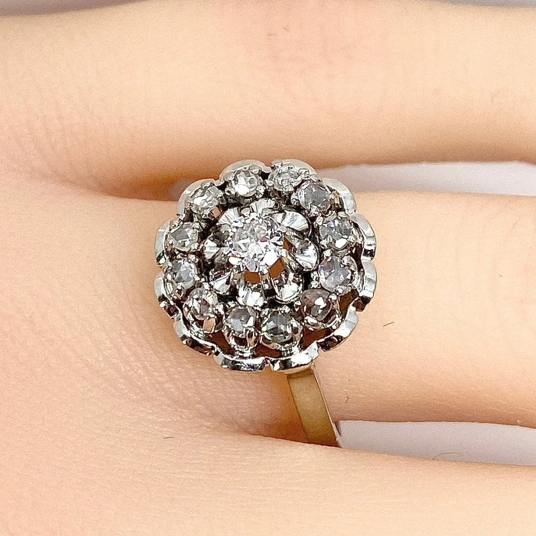 Bague Marguerite en or blanc, platine et diamants - Image 2