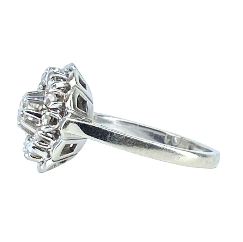 Bague Marguerite en or blanc, platine et diamants - Image 3