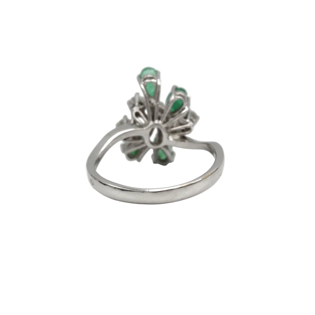 Bague Cocktail en or blanc, émeraudes et diamants - Image 4