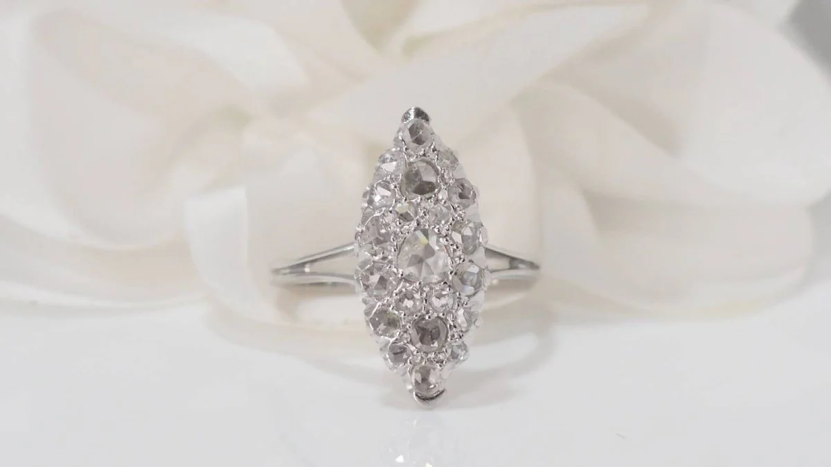 Bague marquise en or blanc et diamants - Image 3