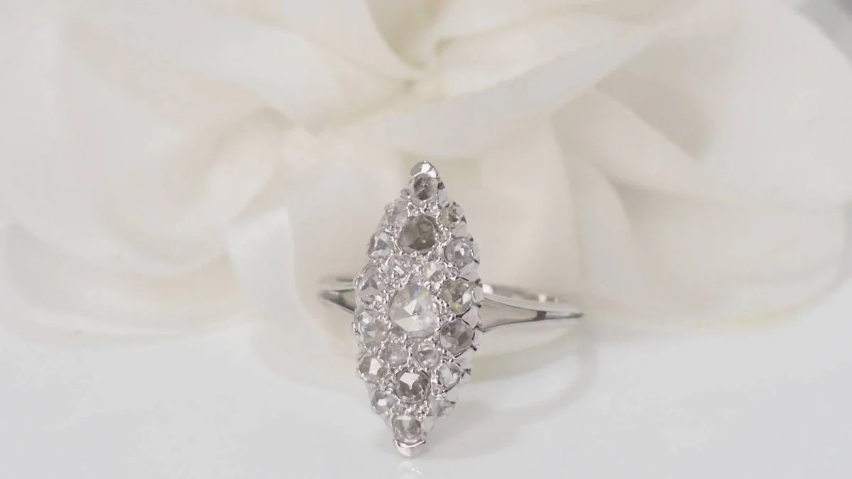 Bague marquise en or blanc et diamants - Image 4