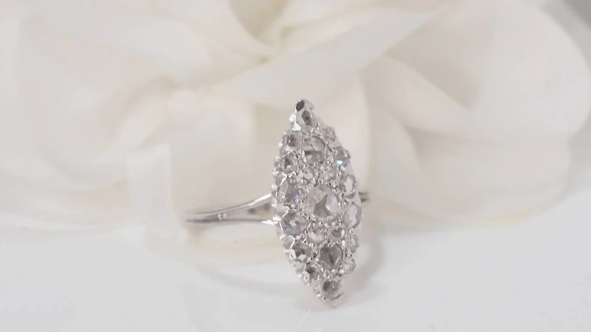 Bague marquise en or blanc et diamants - Image 5