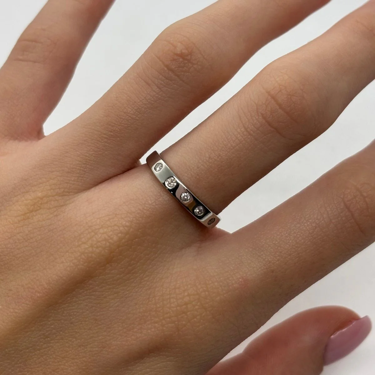Bague Alliance en or blanc et diamants - Image 2