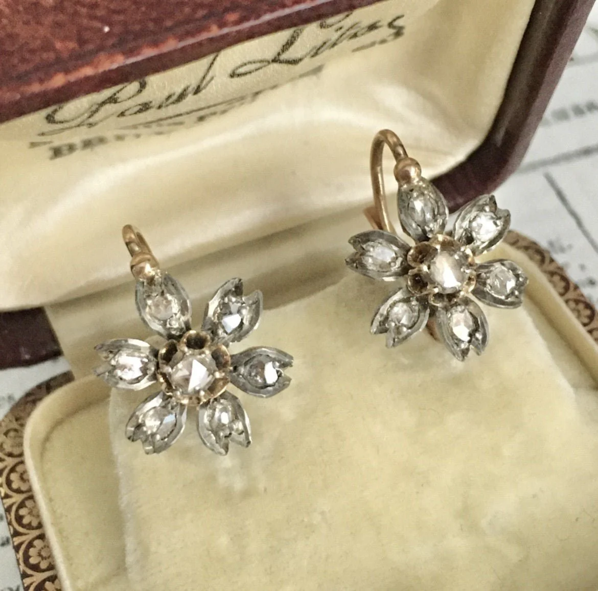 Boucles d'oreilles dormeuses anciennes en or 18K et argent
