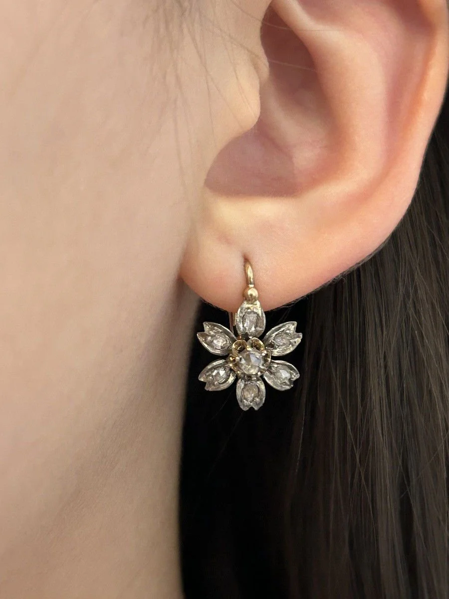 Boucles d'oreilles dormeuses anciennes en or 18K et argent - Image 5