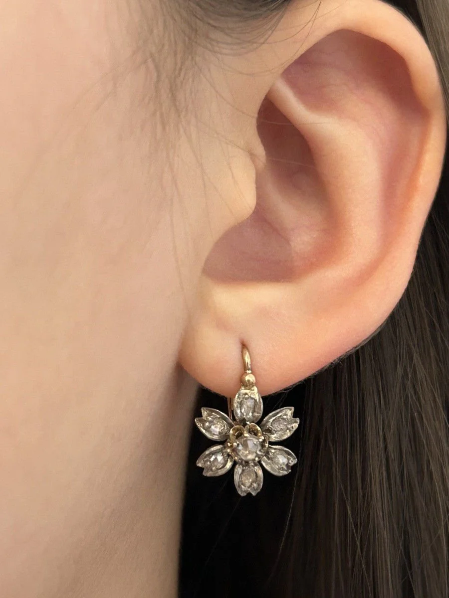 Boucles d'oreilles dormeuses anciennes en or 18K et argent - Image 6