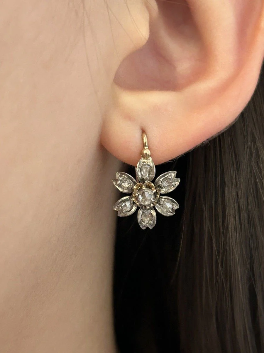 Boucles d'oreilles dormeuses anciennes en or 18K et argent - Image 8