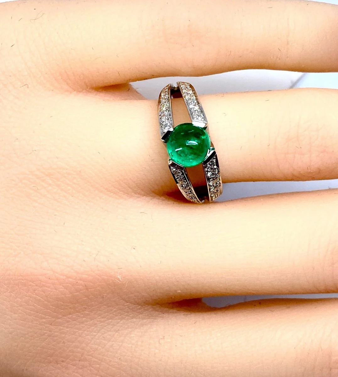 Bague en or blanc 18 carats en émeraude cabochon et diamants - Image 11