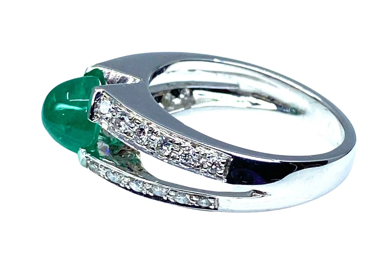 Bague en or blanc 18 carats en émeraude cabochon et diamants - Image 5