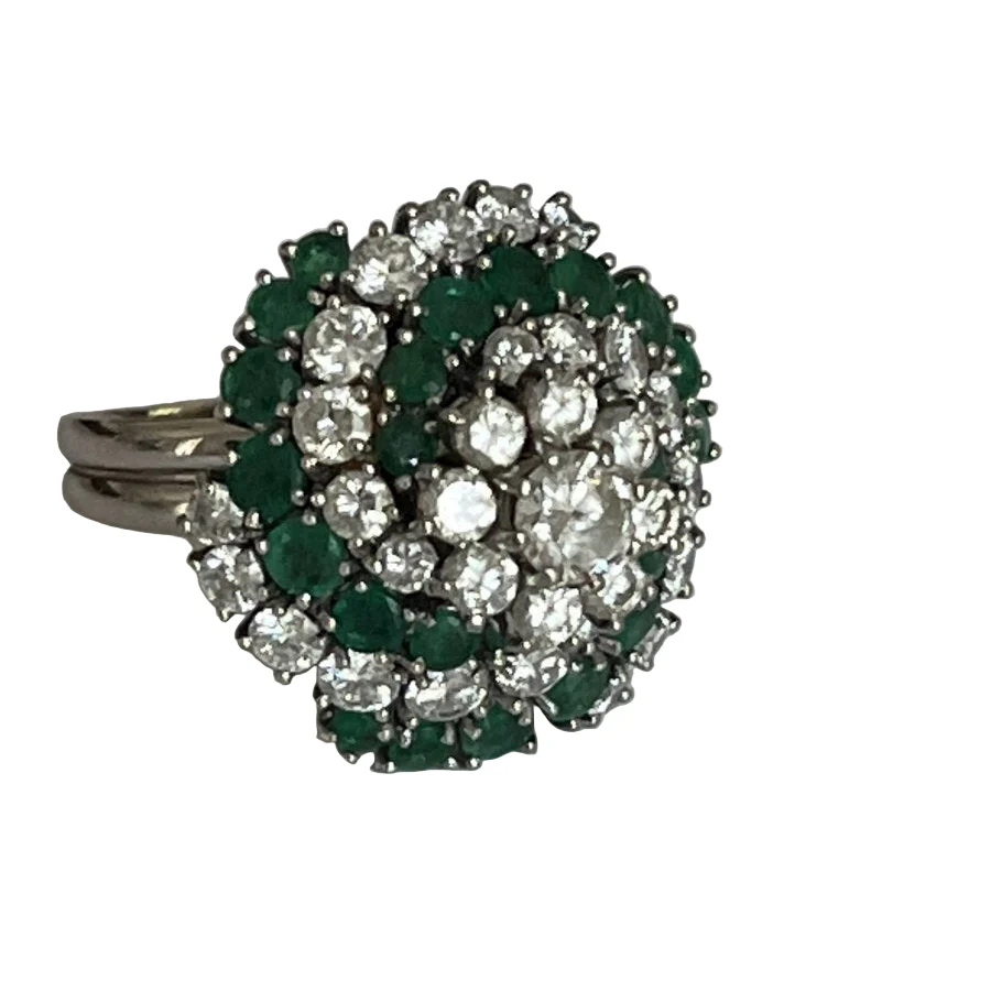 Bague Cocktail en or blanc, émeraudes et diamants - Image 4