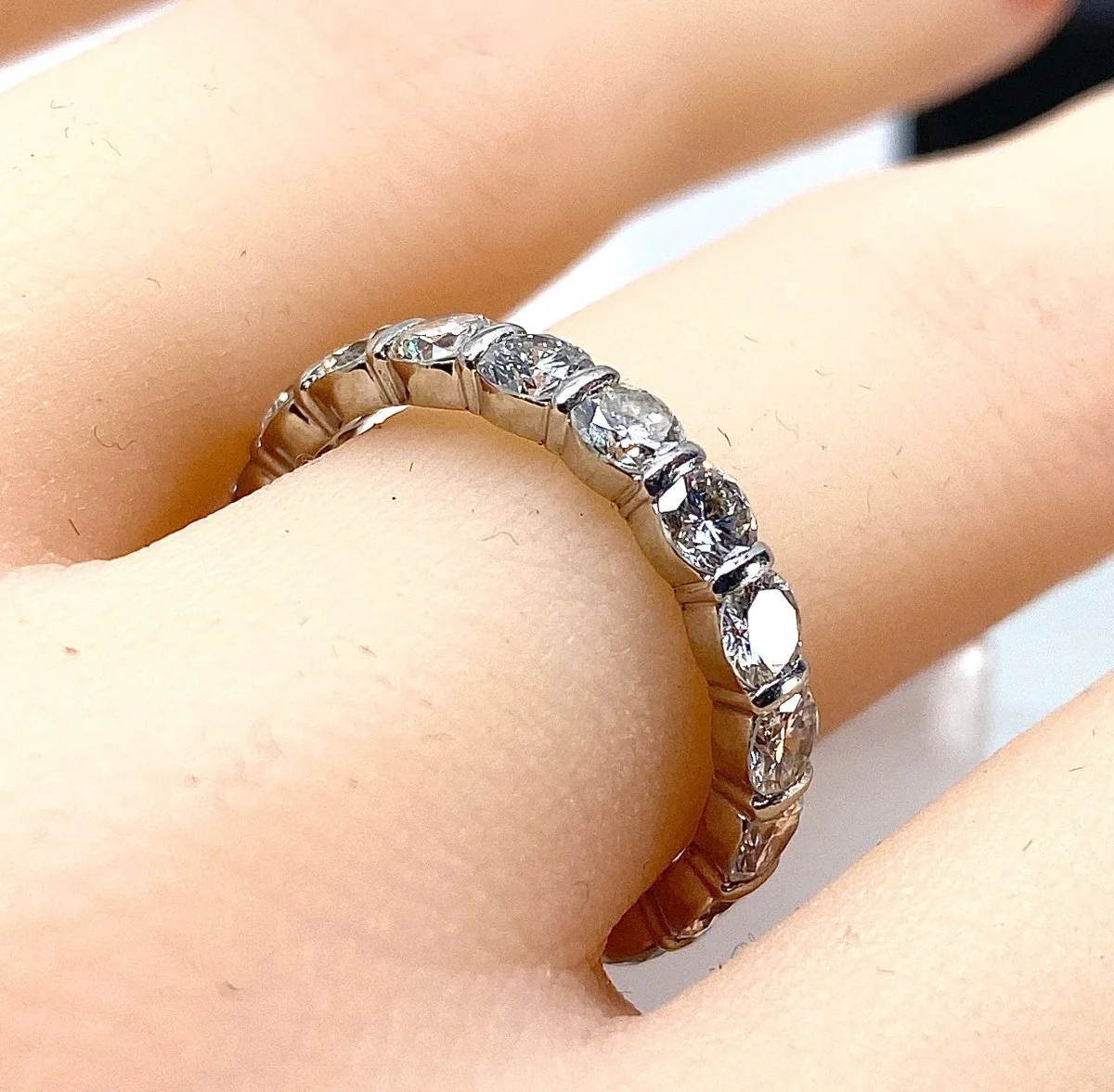 Alliance en or blanc 18 carats et platine, 18 diamants 2,70 carats - Image 6